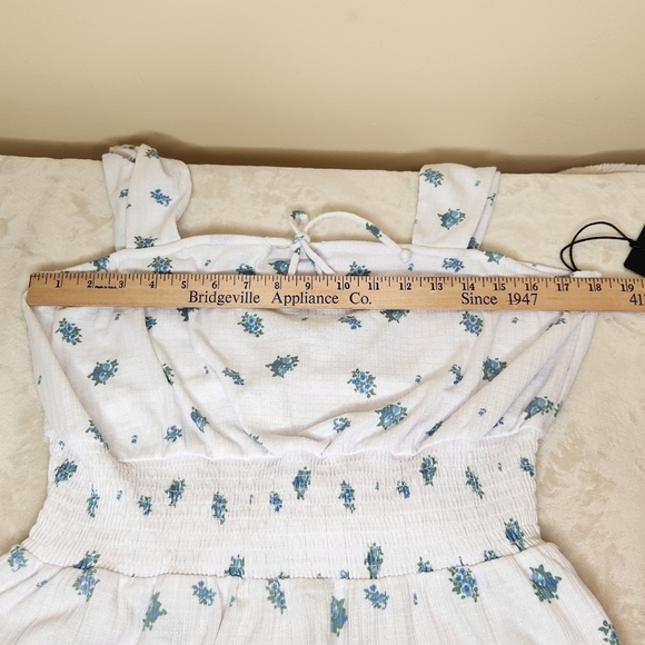 Chaser White Tank with Blue/Green Floral Accents Size L - Picture 9 of 12